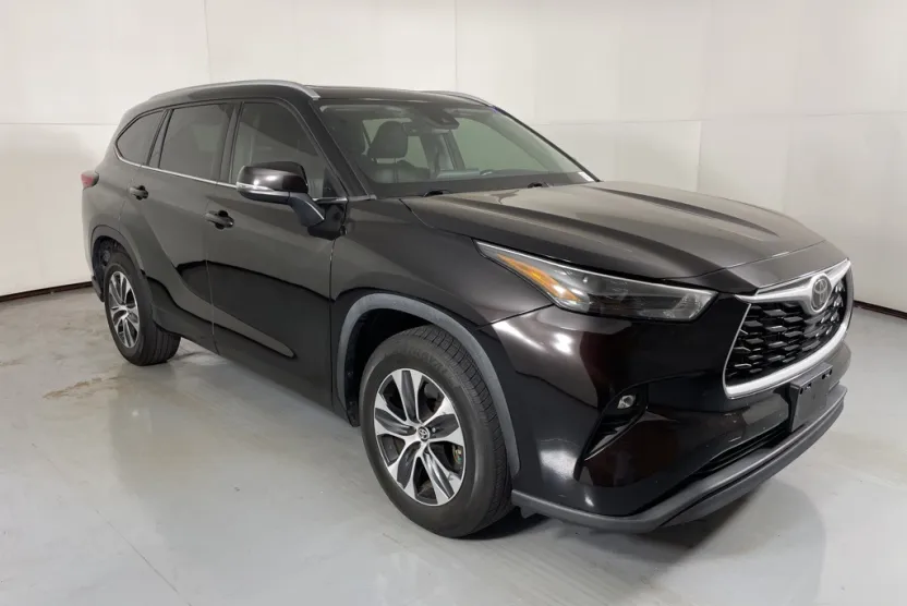 2022 Toyota Highlander XLE photo 1