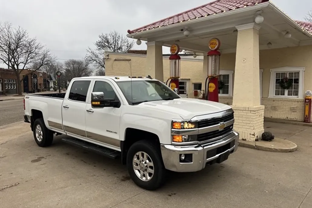 2015 Chevrolet Silverado 3500HD LTZ photo 1