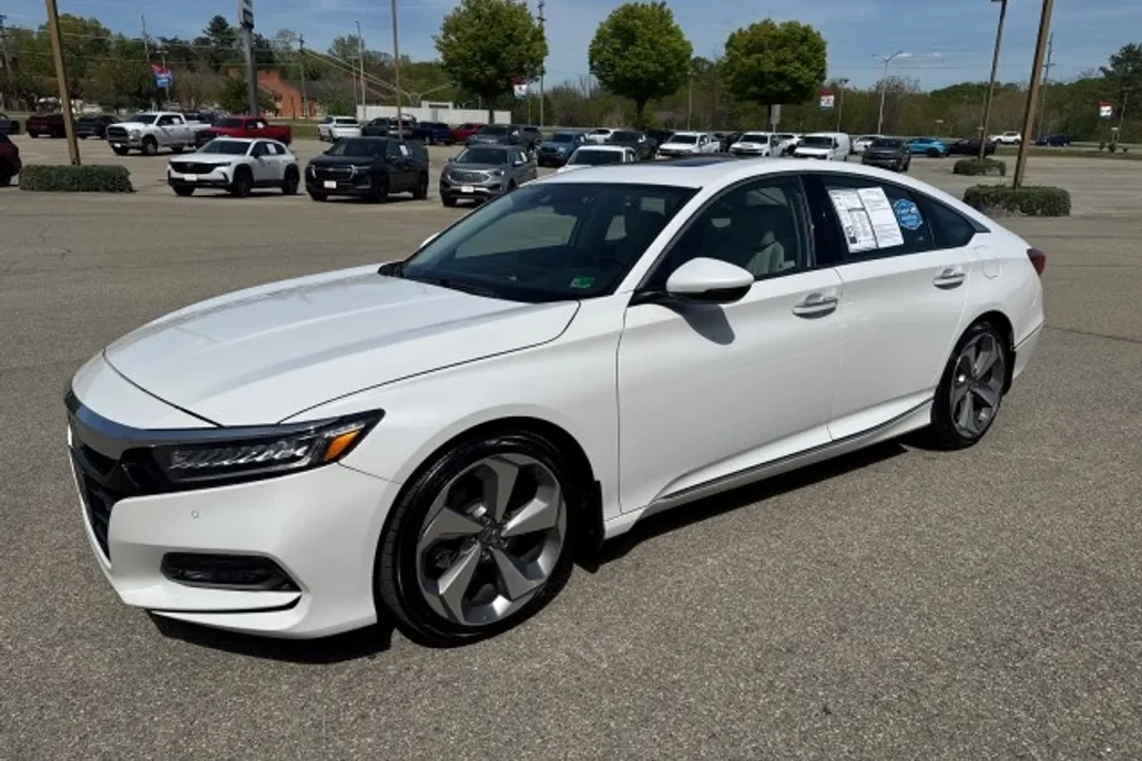 2020 Honda Accord Touring photo 1