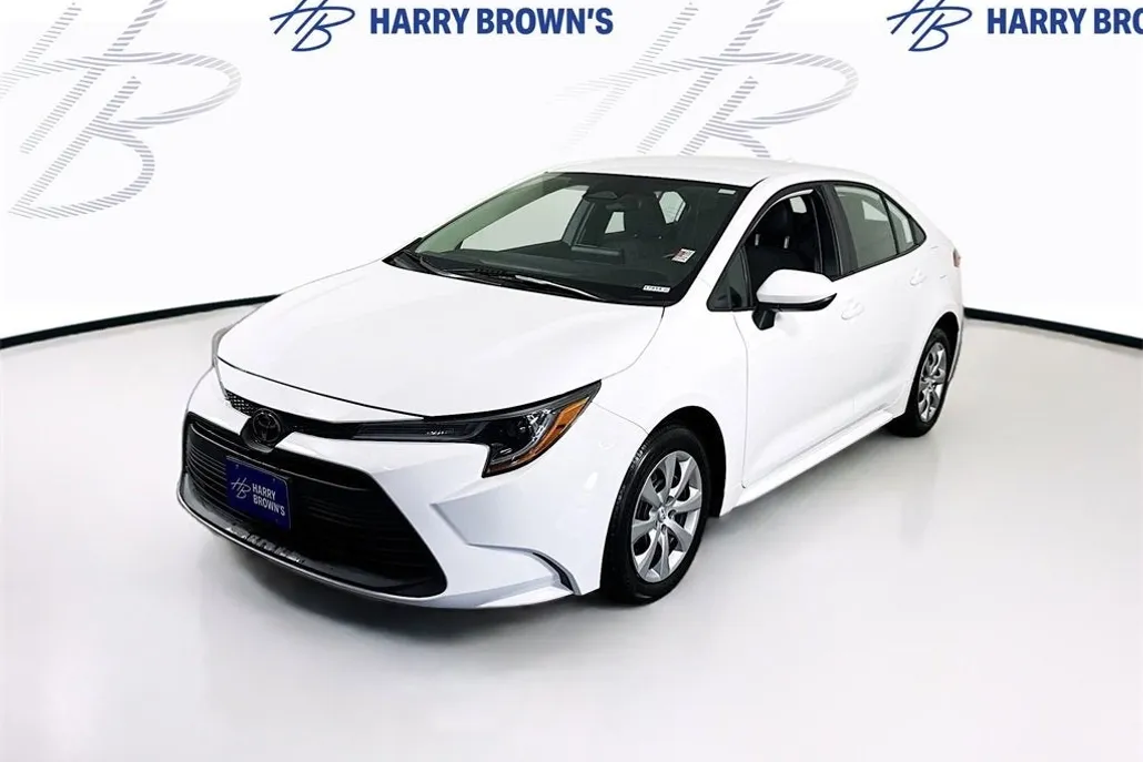 2024 Toyota Corolla LE photo 1