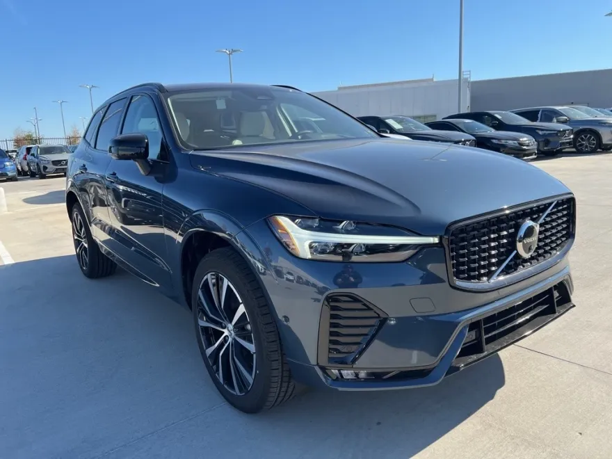2025 Volvo XC60 B5 Plus photo 1