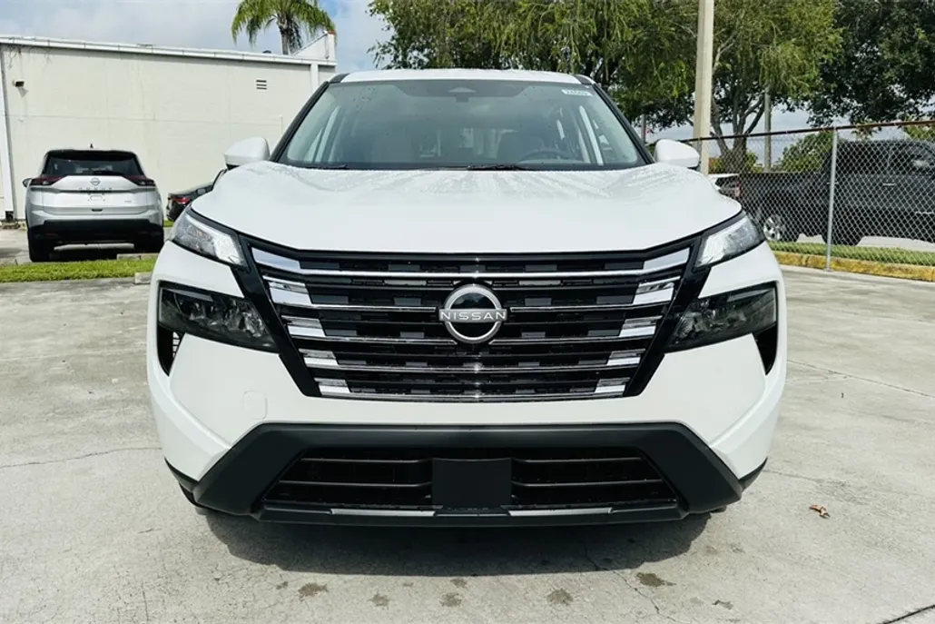 2025 Nissan Rogue SV photo 1