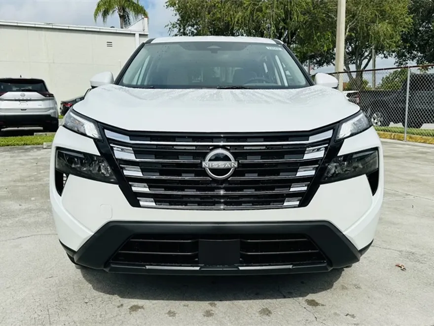 2025 Nissan Rogue SV photo 1