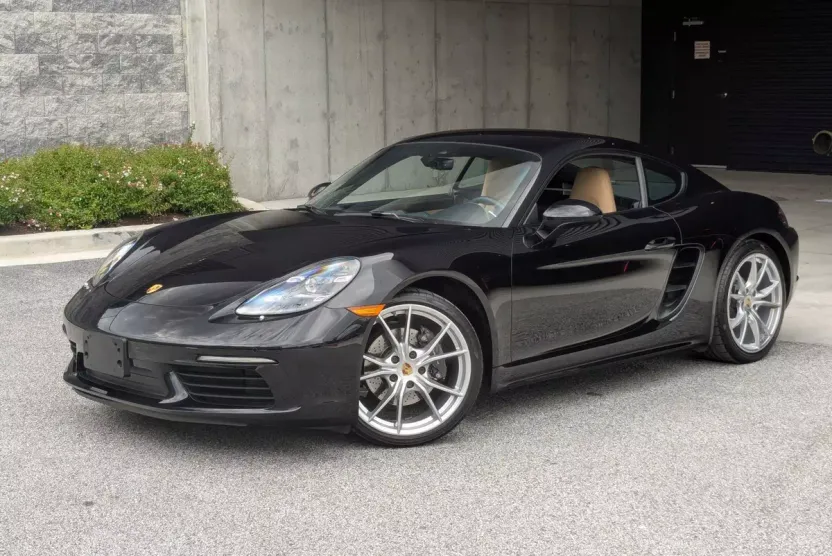 2021 Porsche Cayman T photo 1