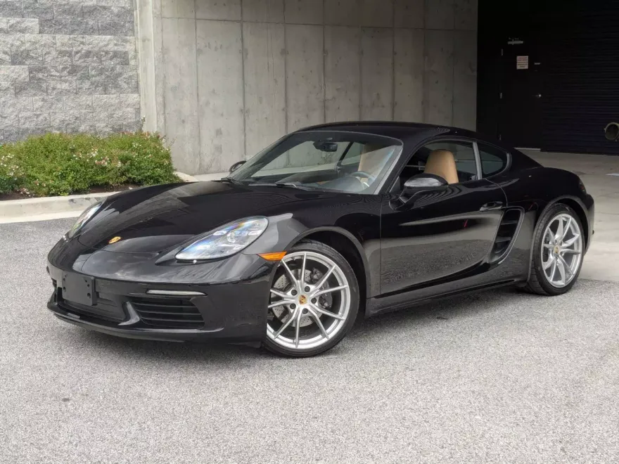 2021 Porsche Cayman T photo 1