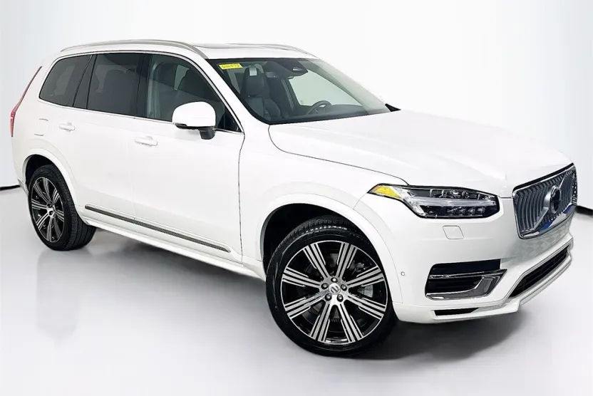 2025 Volvo XC90 T8 Plus photo 1