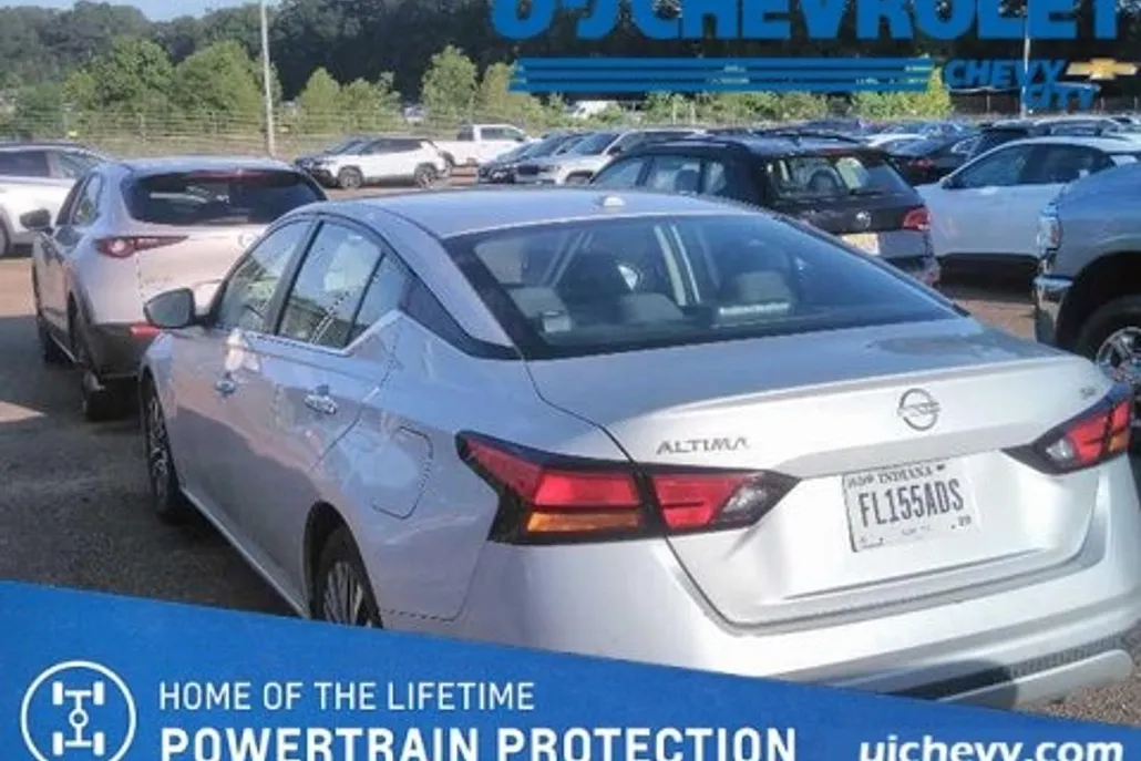 2023 Nissan Altima 2.5 SV photo 1