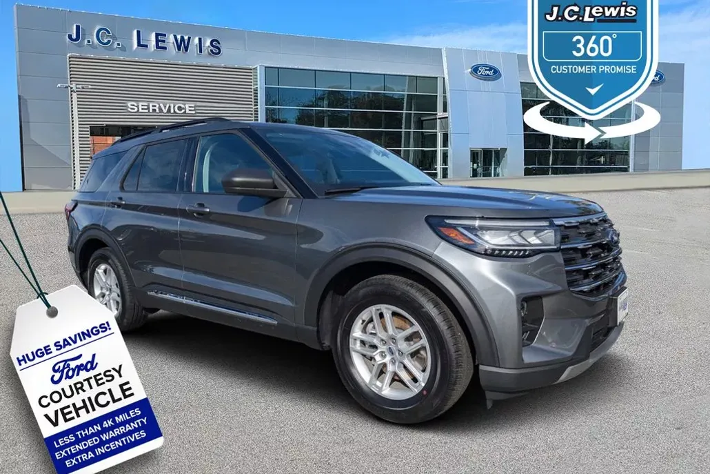 2025 Ford Explorer photo 1