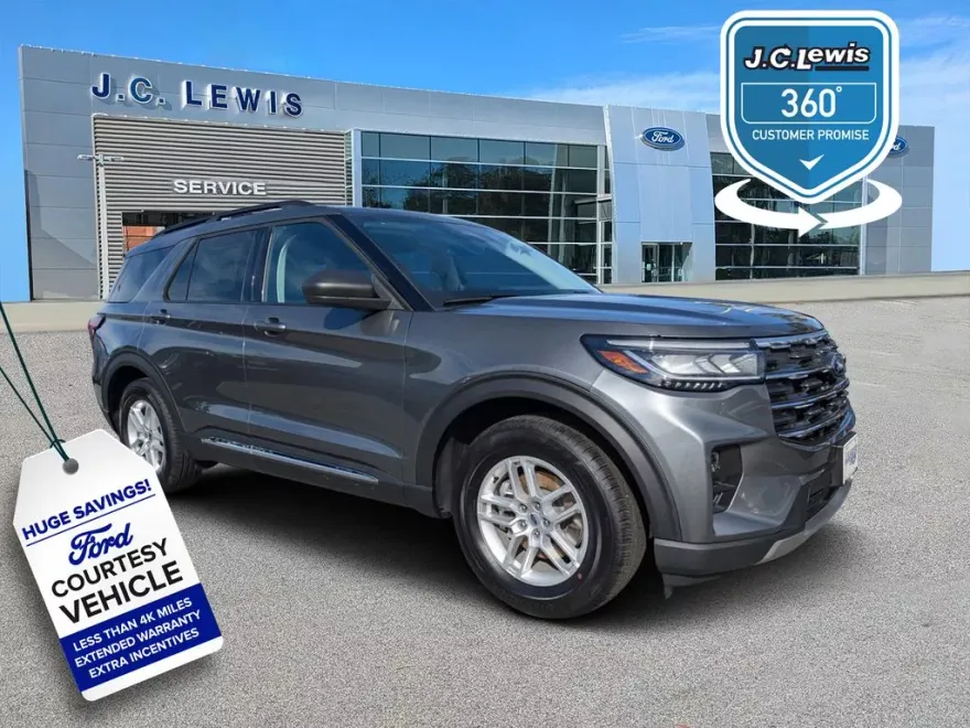 2025 Ford Explorer photo 1