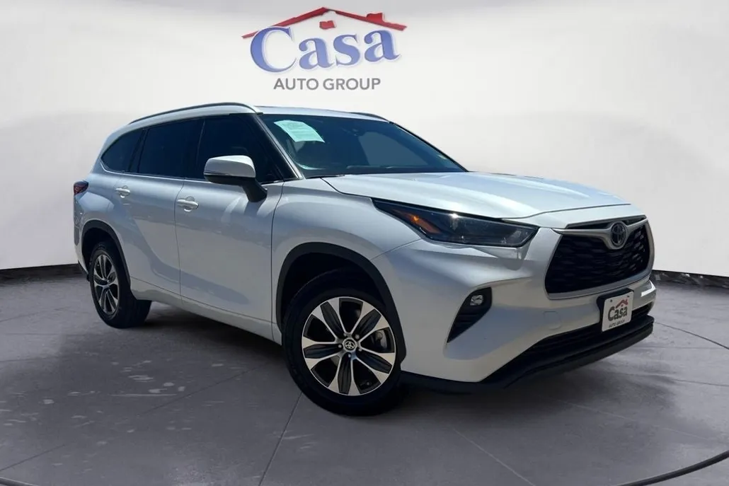 2022 Toyota Highlander XLE photo 1
