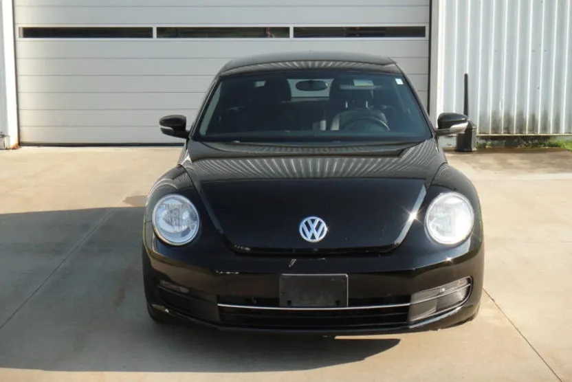 2012 Volkswagen Beetle 2.5L photo 1