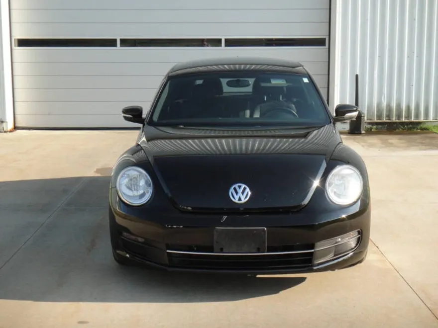 2012 Volkswagen Beetle 2.5L photo 1
