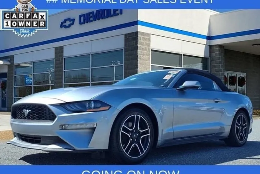 2022 Ford Mustang EcoBoost photo 1