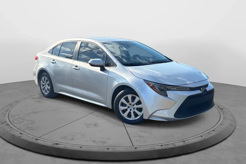 2020 Toyota Corolla LE photo 1