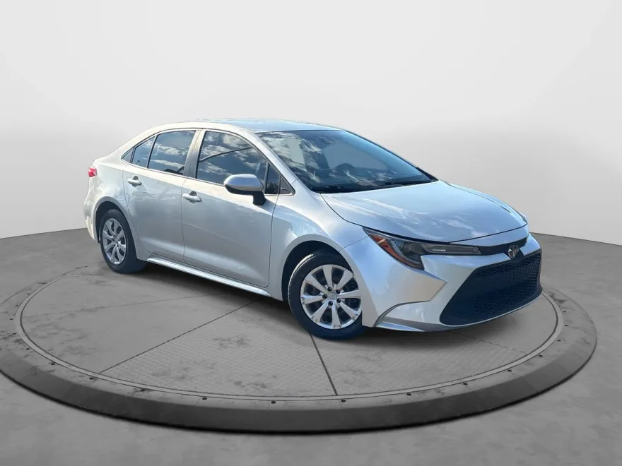 2020 Toyota Corolla LE photo 1