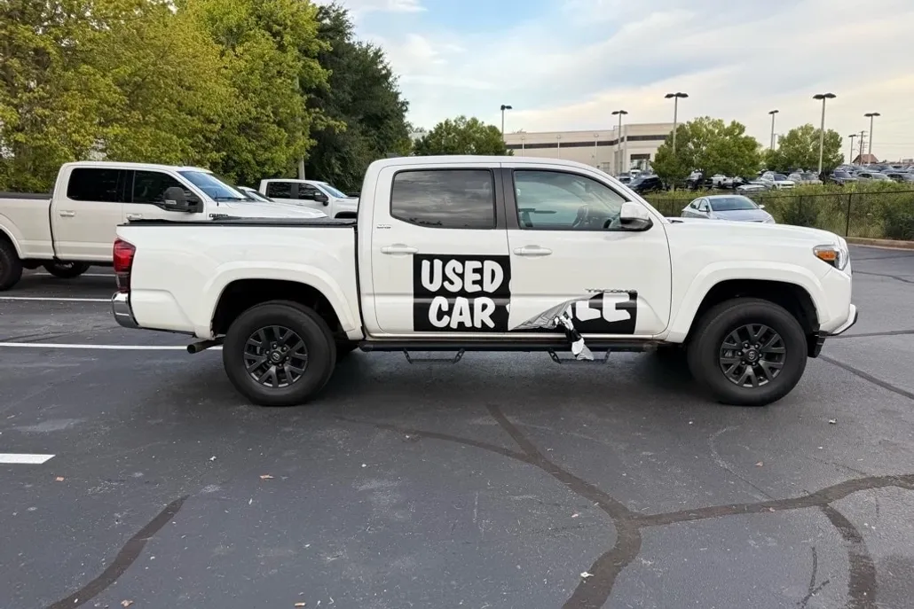 2023 Toyota Tacoma SR5 V6 photo 1