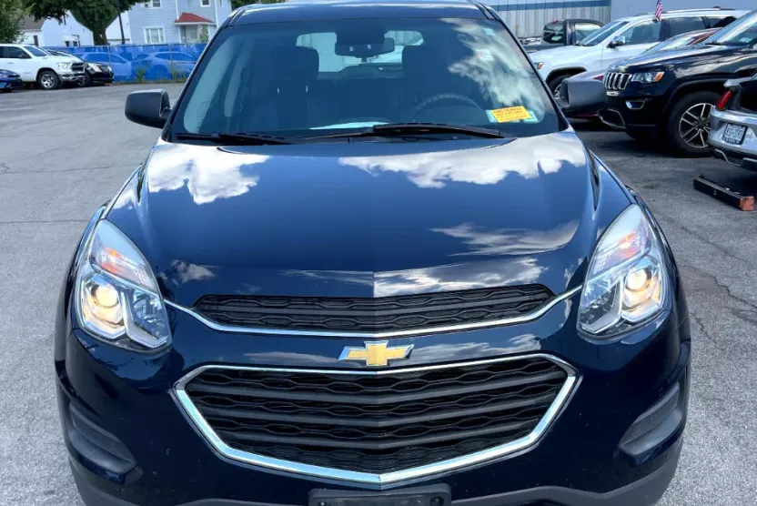 2017 Chevrolet Equinox LS photo 1