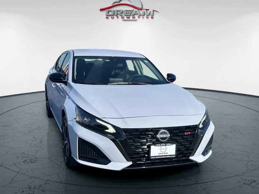 2025 Nissan Altima SR photo 1