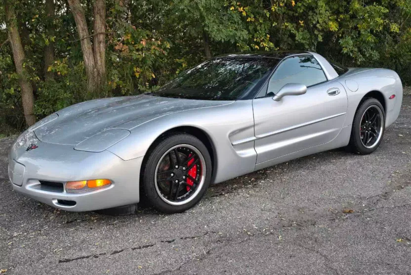 2001 Chevrolet Corvette Base Coupe photo 1