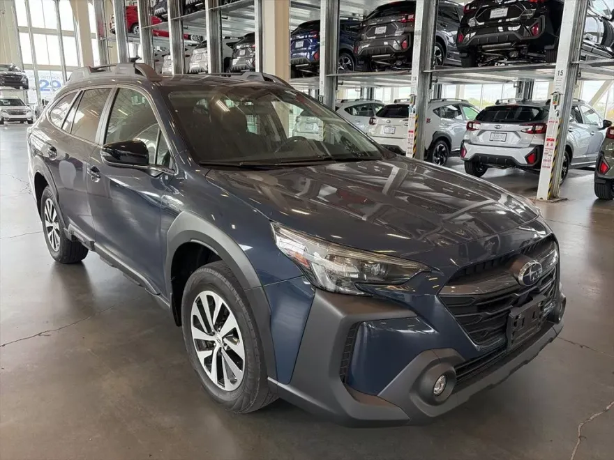 2023 Subaru Outback Premium photo 1
