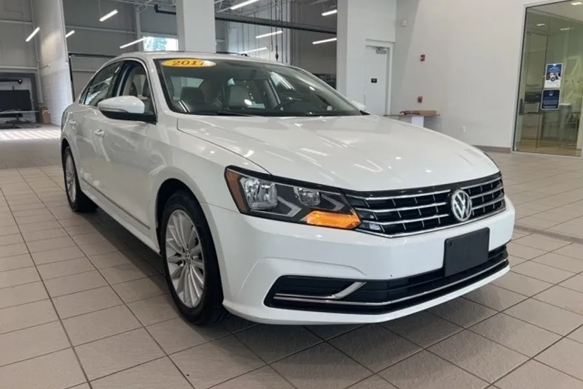2017 Volkswagen Passat SE photo 1