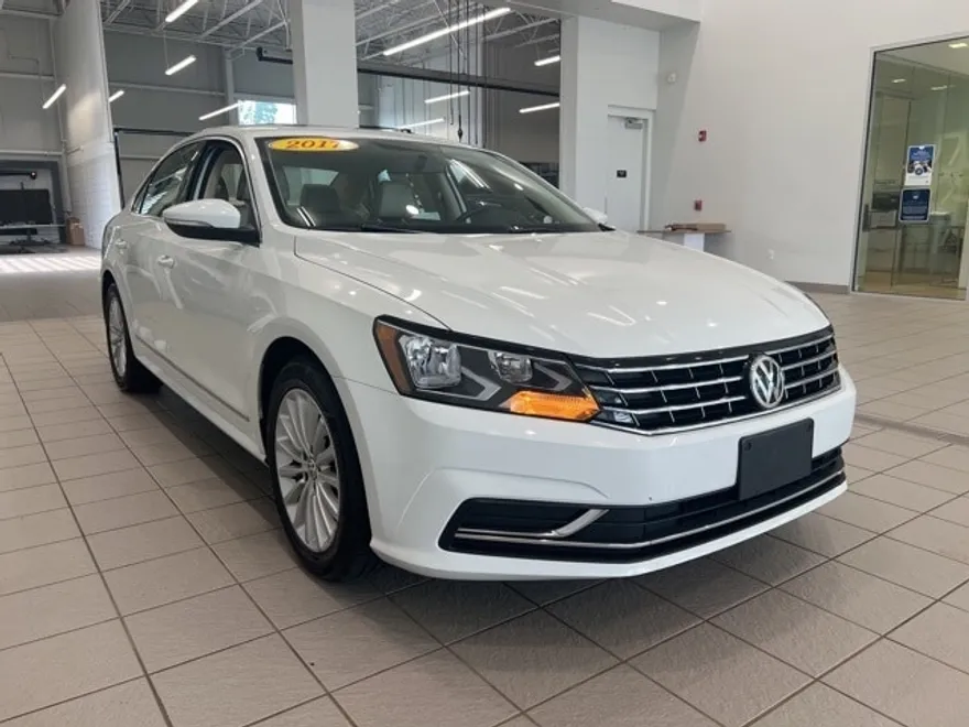 2017 Volkswagen Passat SE photo 1