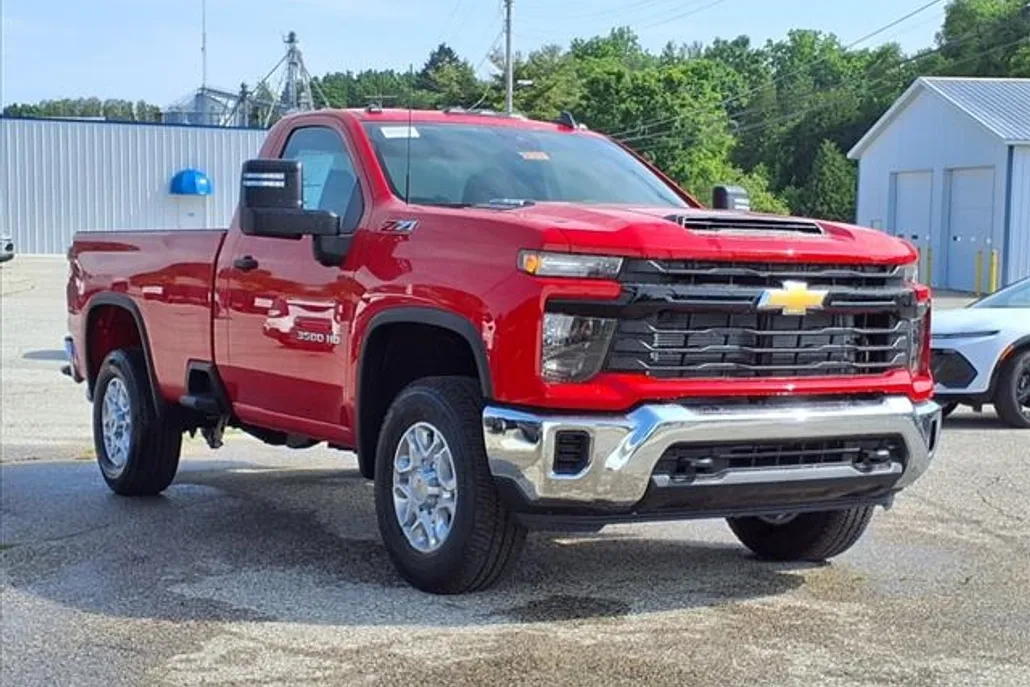 2025 Chevrolet Silverado 3500HD photo 1