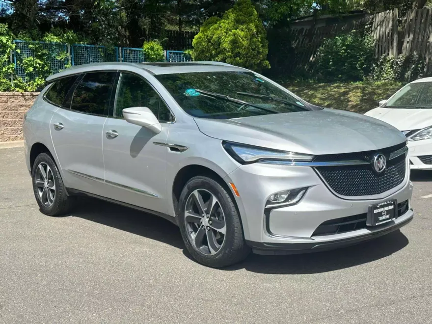 2022 Buick Enclave Essence photo 1