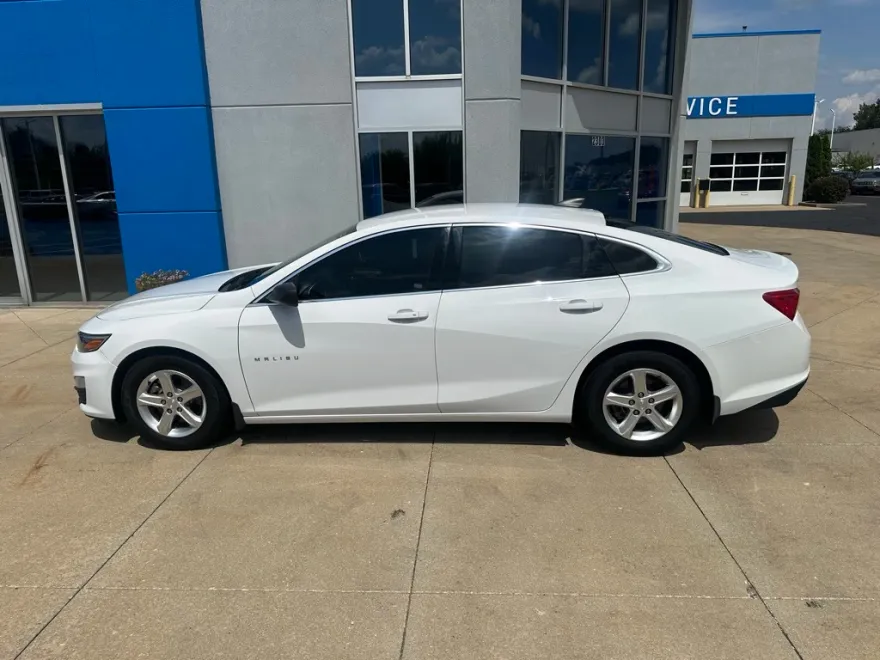 2021 Chevrolet Malibu photo 1