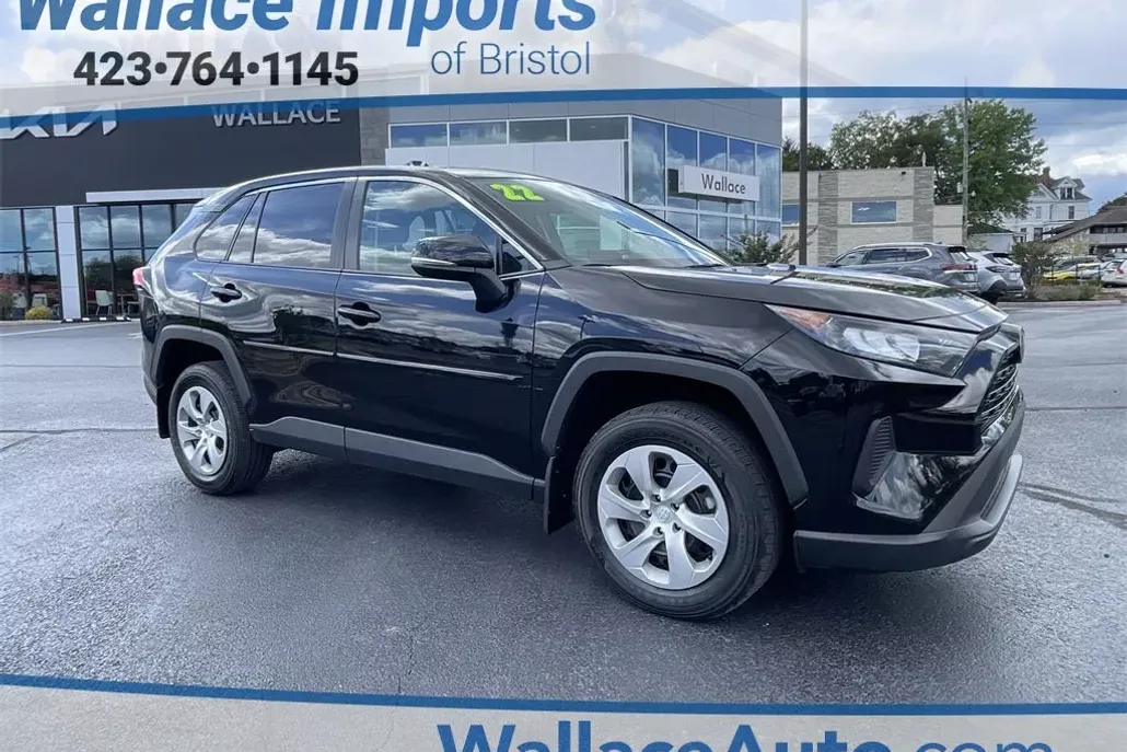 2022 Toyota RAV4 LE photo 1
