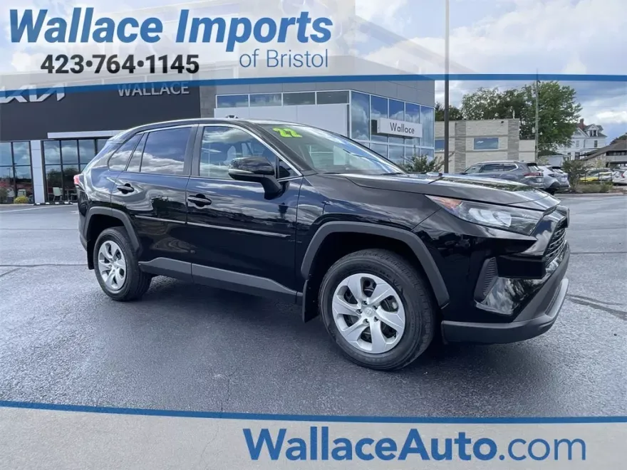 2022 Toyota RAV4 LE photo 1
