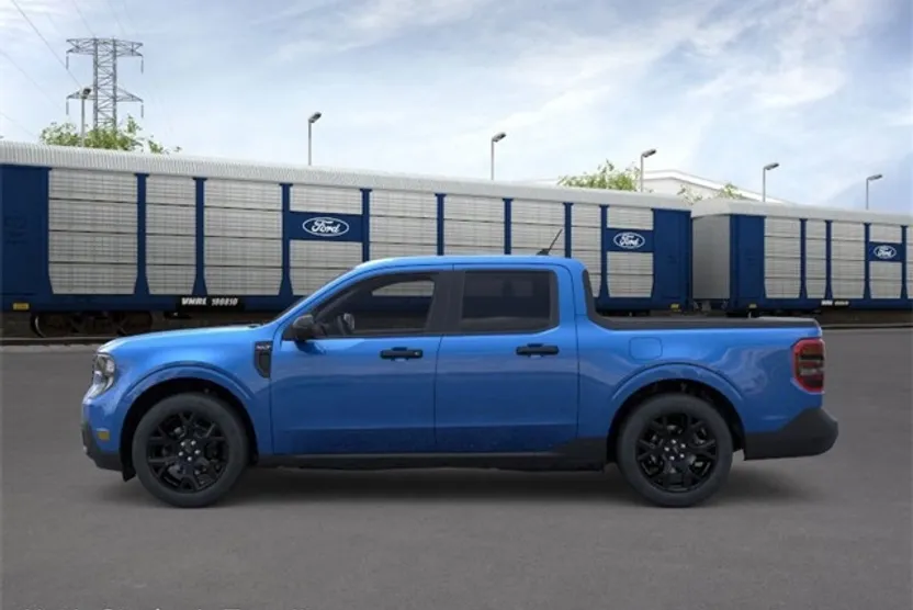 2025 Ford Maverick XLT photo 1