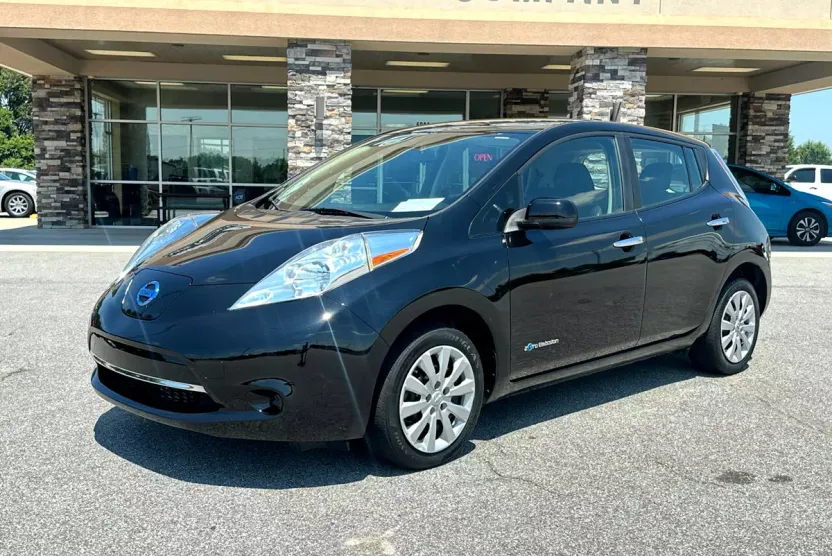 2015 Nissan Leaf S photo 1