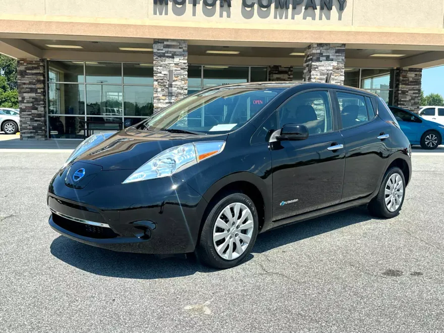 2015 Nissan Leaf S photo 1