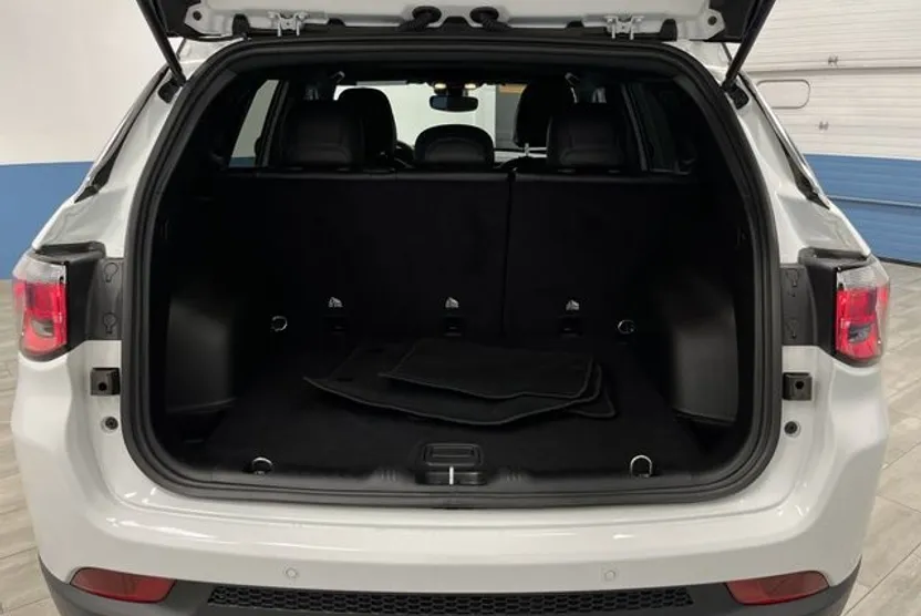 2024 Jeep Compass Limited photo 1