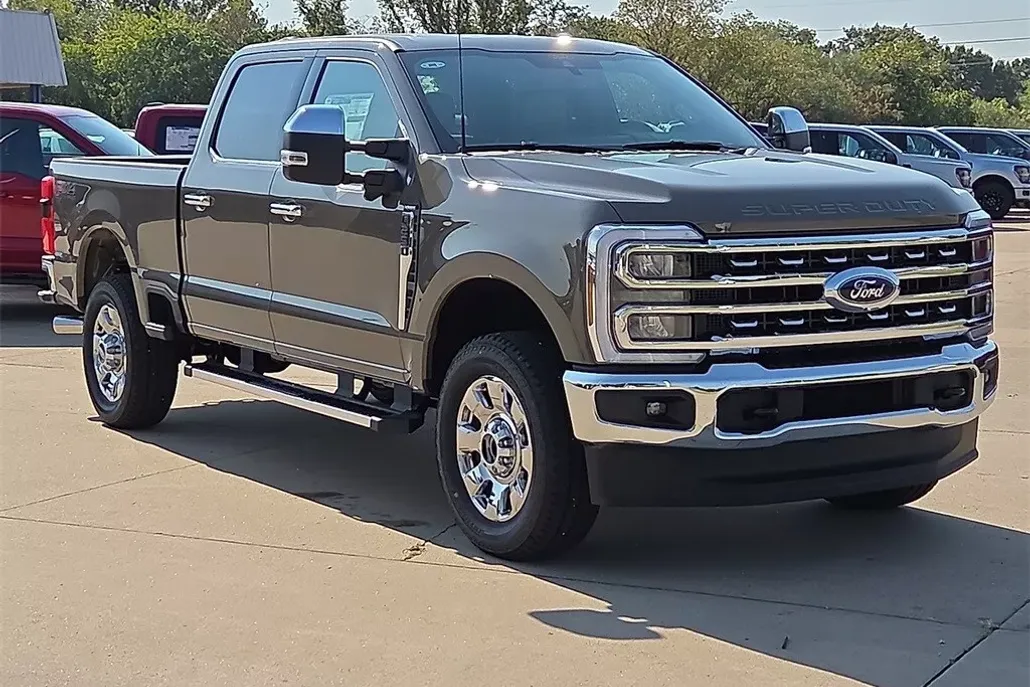 2026 Ford F-250 Lariat photo 1