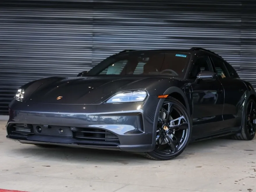 2025 Porsche Taycan Cross Turismo 4S photo 1