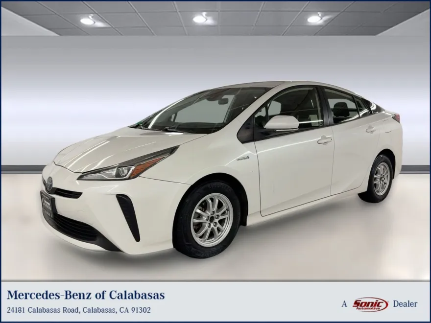 2019 Toyota Prius L photo 1