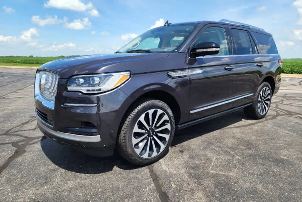 2024 Lincoln Navigator Reserve photo 1