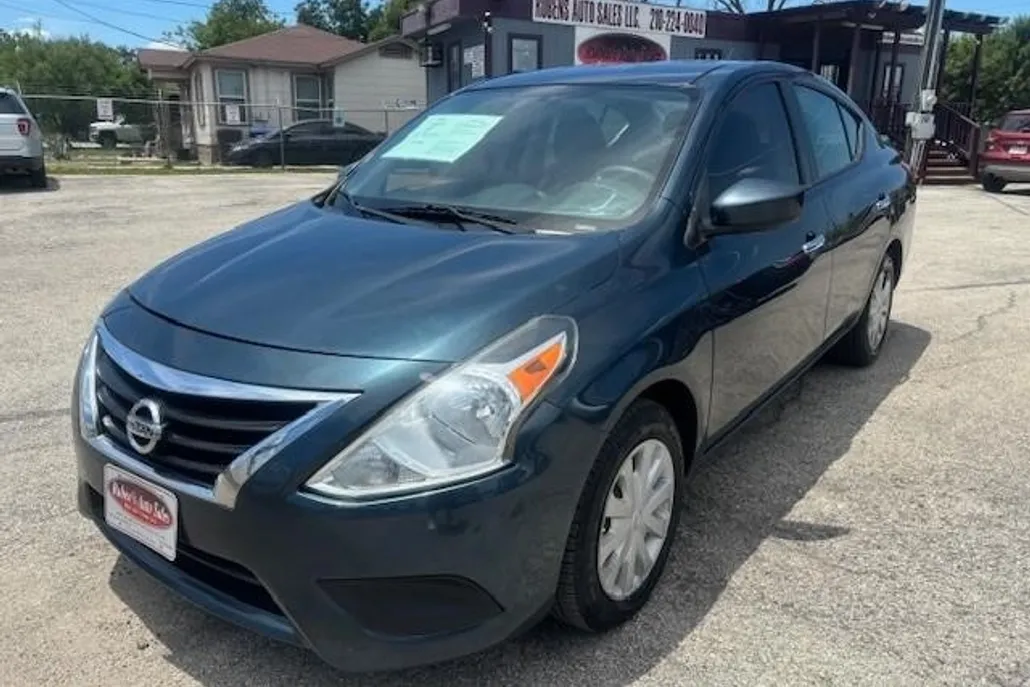 2016 Nissan Versa photo 1