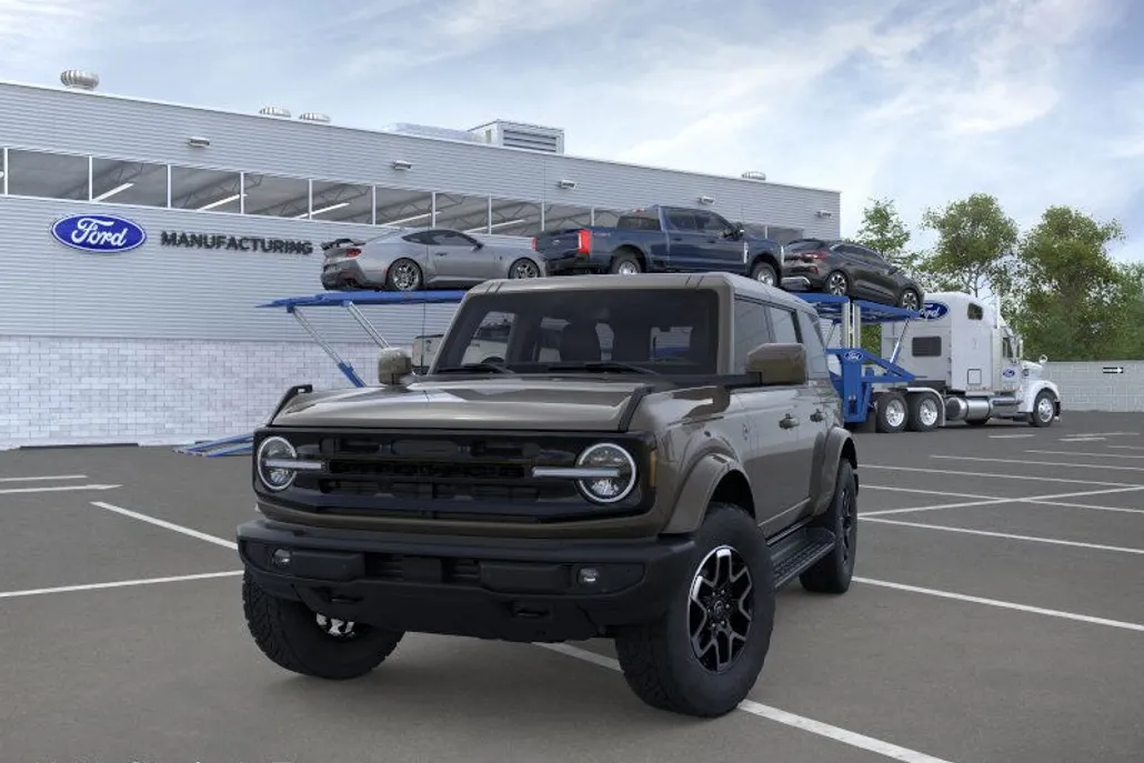 2025 Ford Bronco Outer Banks photo 1