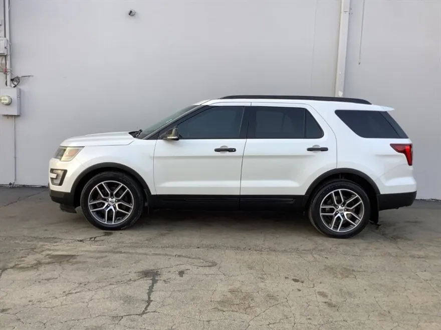 2016 Ford Explorer Sport photo 1
