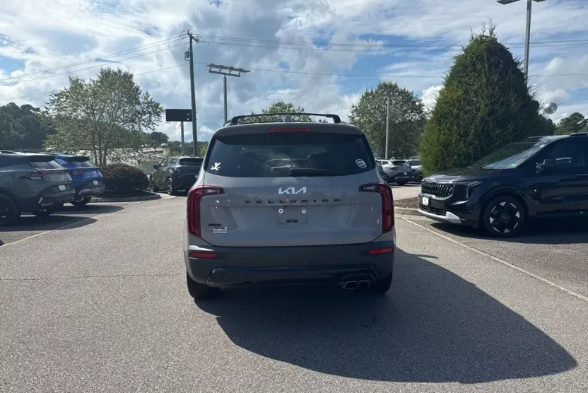 2022 Kia Telluride SX photo 1