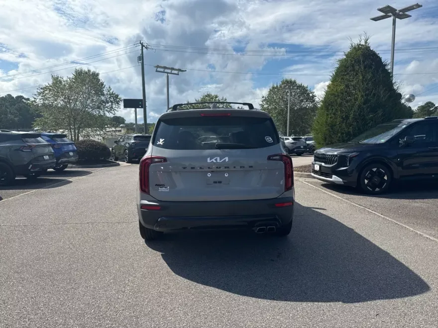 2022 Kia Telluride SX photo 1