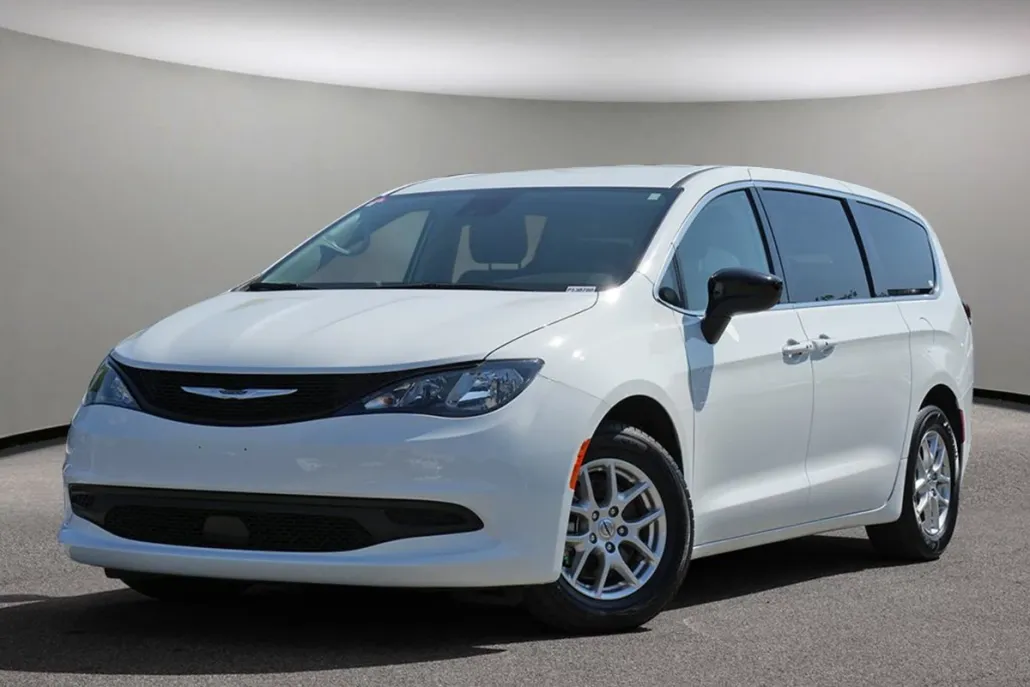 2024 Chrysler Grand Caravan SXT photo 1