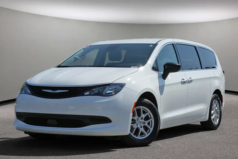 2024 Chrysler Grand Caravan SXT photo 1