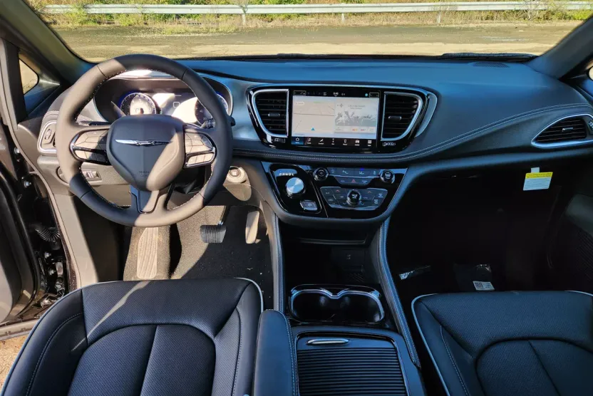 2026 Chrysler Pacifica Limited photo 1