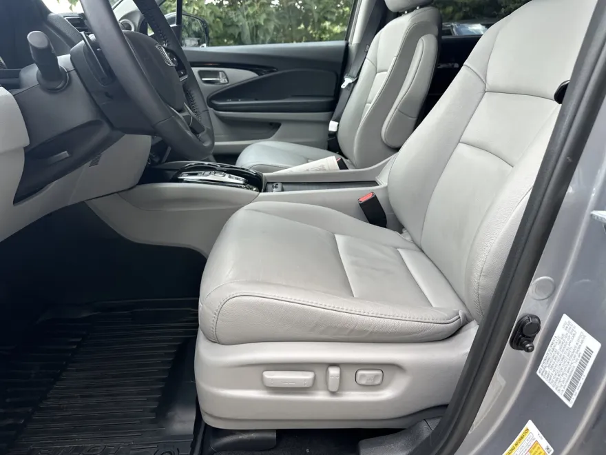 2022 Honda Pilot Touring photo 1