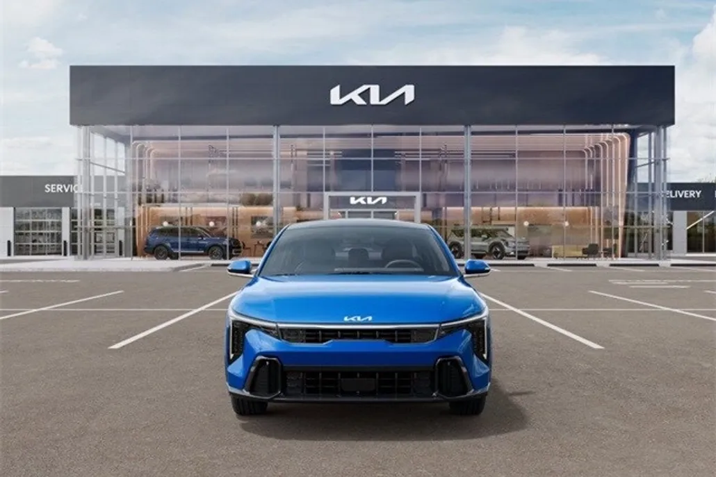 2025 Kia K4 GT-Line Turbo photo 1