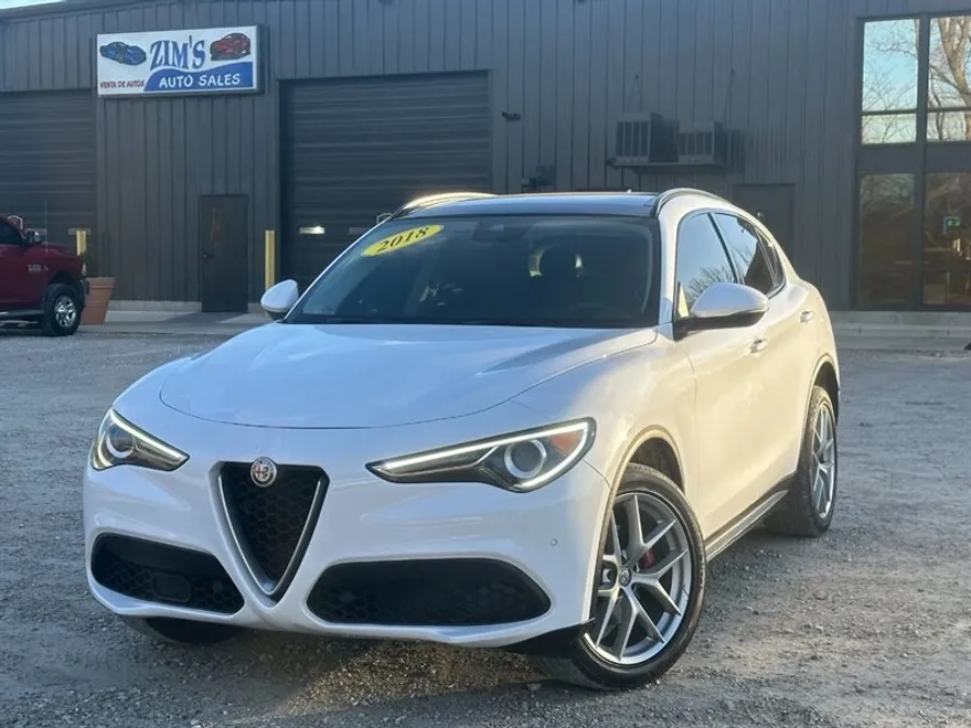 2018 Alfa Romeo Stelvio Sport photo 1